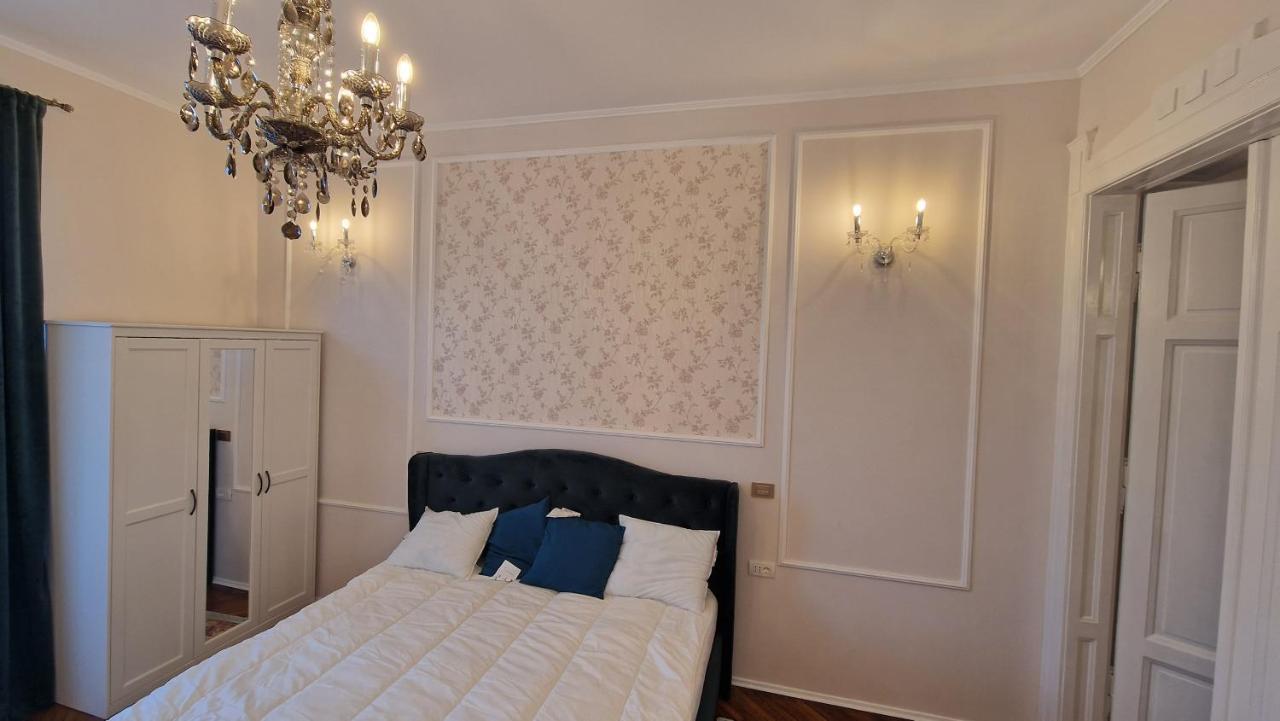 Uvs Central Luxury Apartment Oradea Exteriör bild