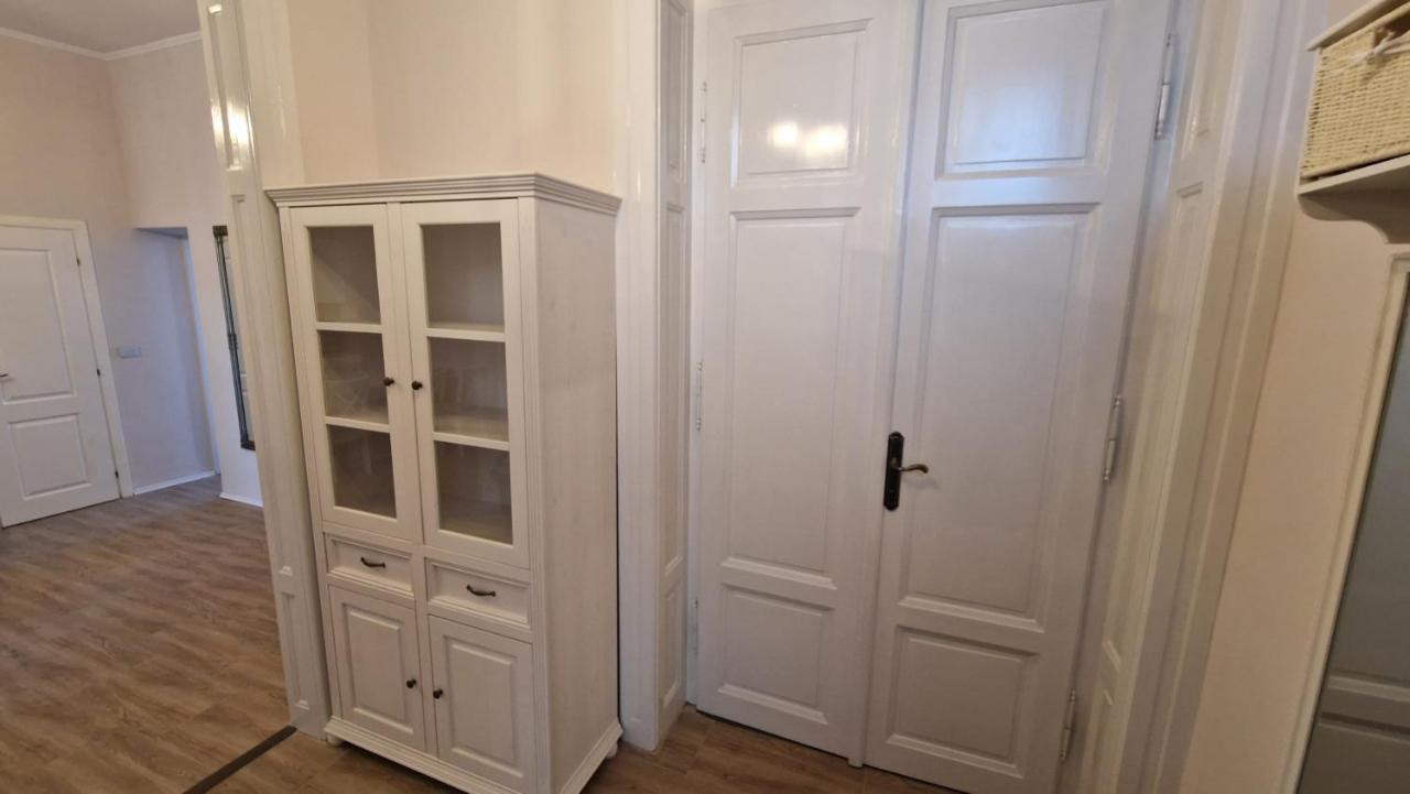 Uvs Central Luxury Apartment Oradea Exteriör bild