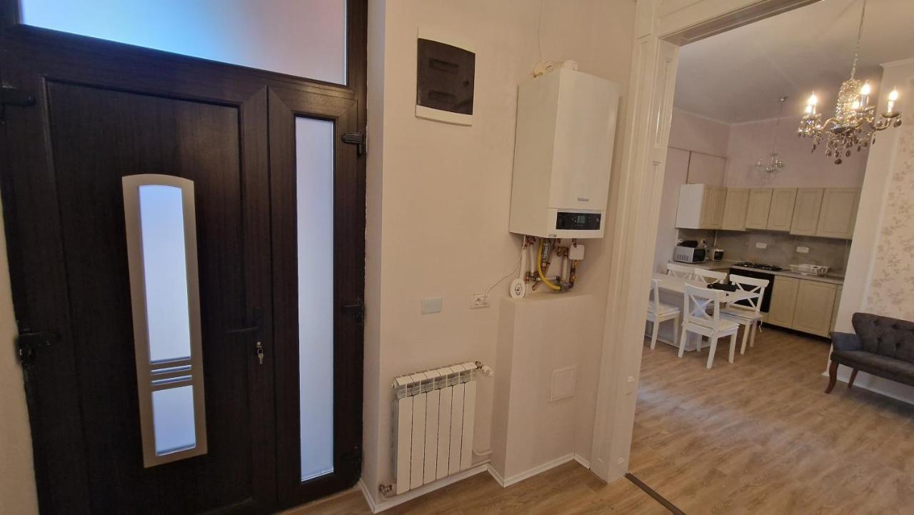 Uvs Central Luxury Apartment Oradea Exteriör bild
