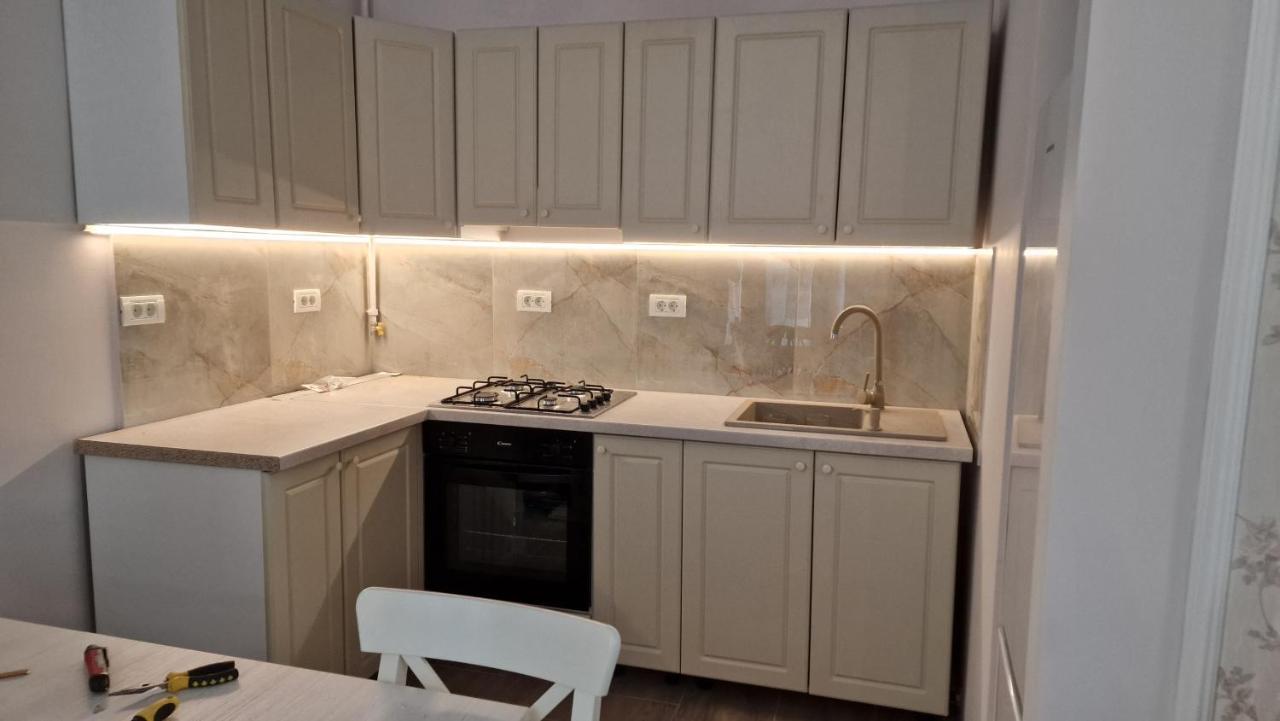 Uvs Central Luxury Apartment Oradea Exteriör bild