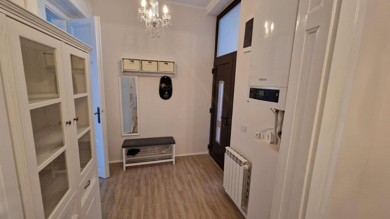 Uvs Central Luxury Apartment Oradea Exteriör bild