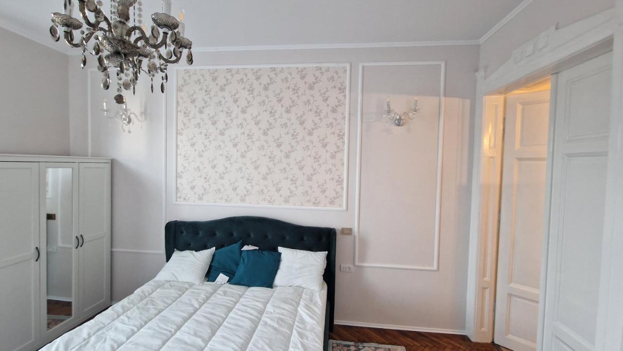 Uvs Central Luxury Apartment Oradea Exteriör bild