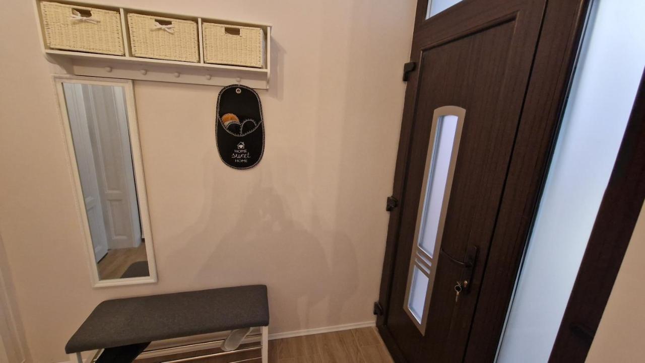 Uvs Central Luxury Apartment Oradea Exteriör bild