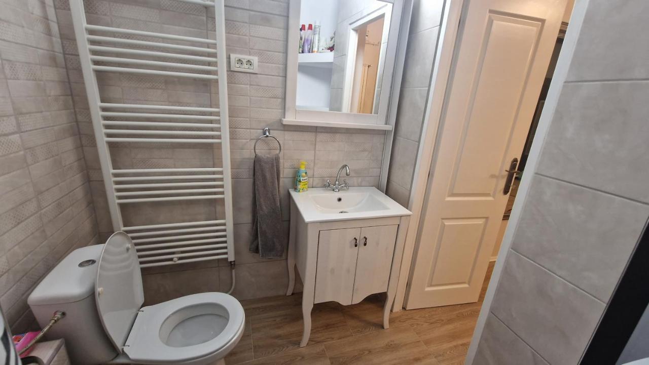 Uvs Central Luxury Apartment Oradea Exteriör bild